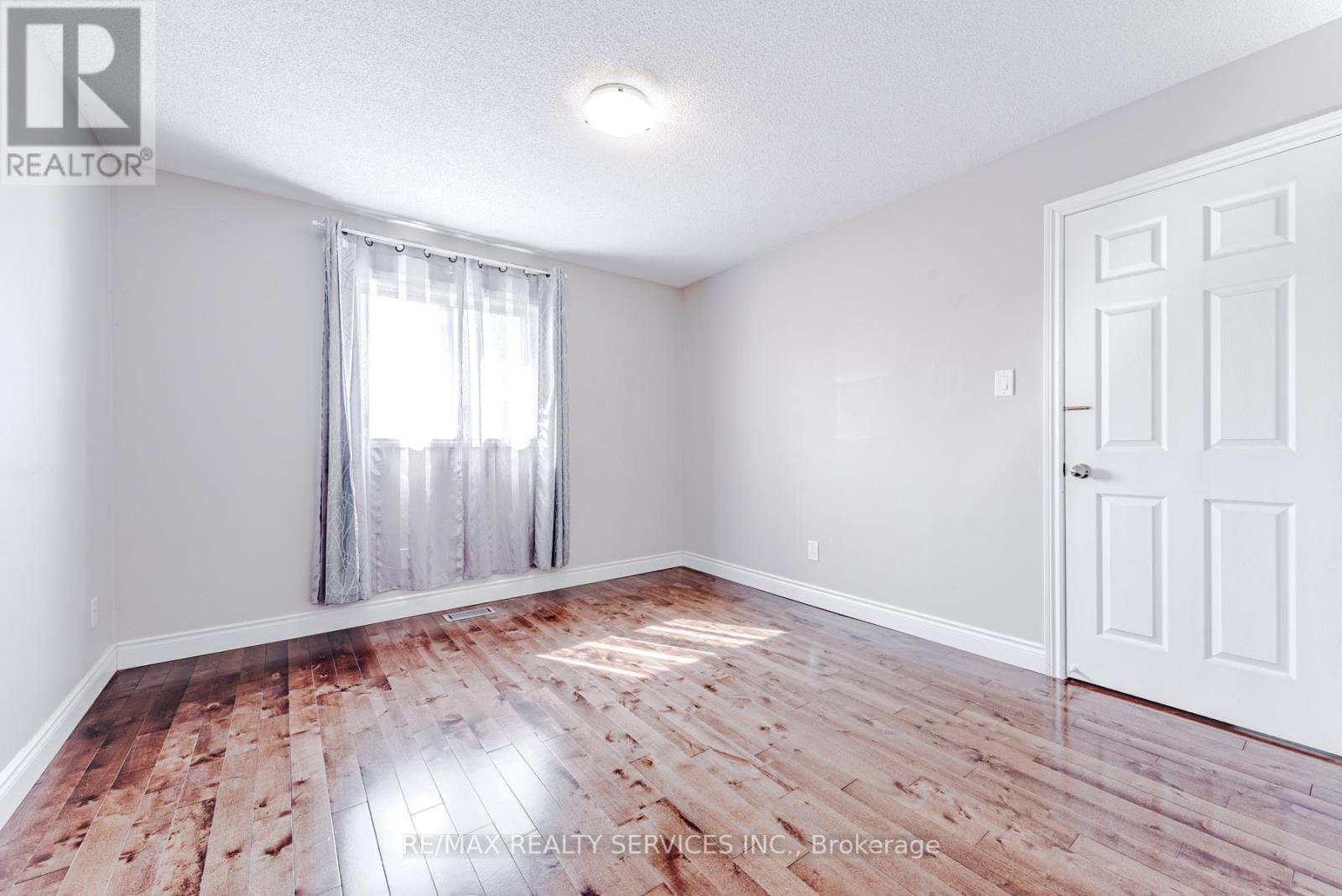 10 St Mark Place, Brampton (Northwood Park), Ontario  L6X 3W5 - Photo 36 - W12394663