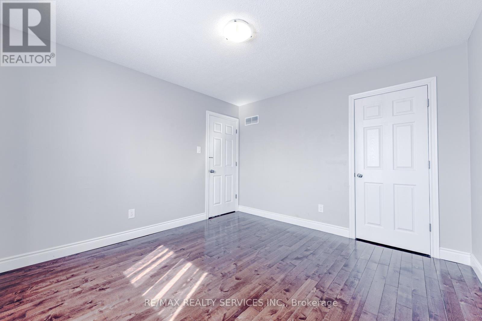 10 St Mark Place, Brampton (Northwood Park), Ontario  L6X 3W5 - Photo 37 - W12394663