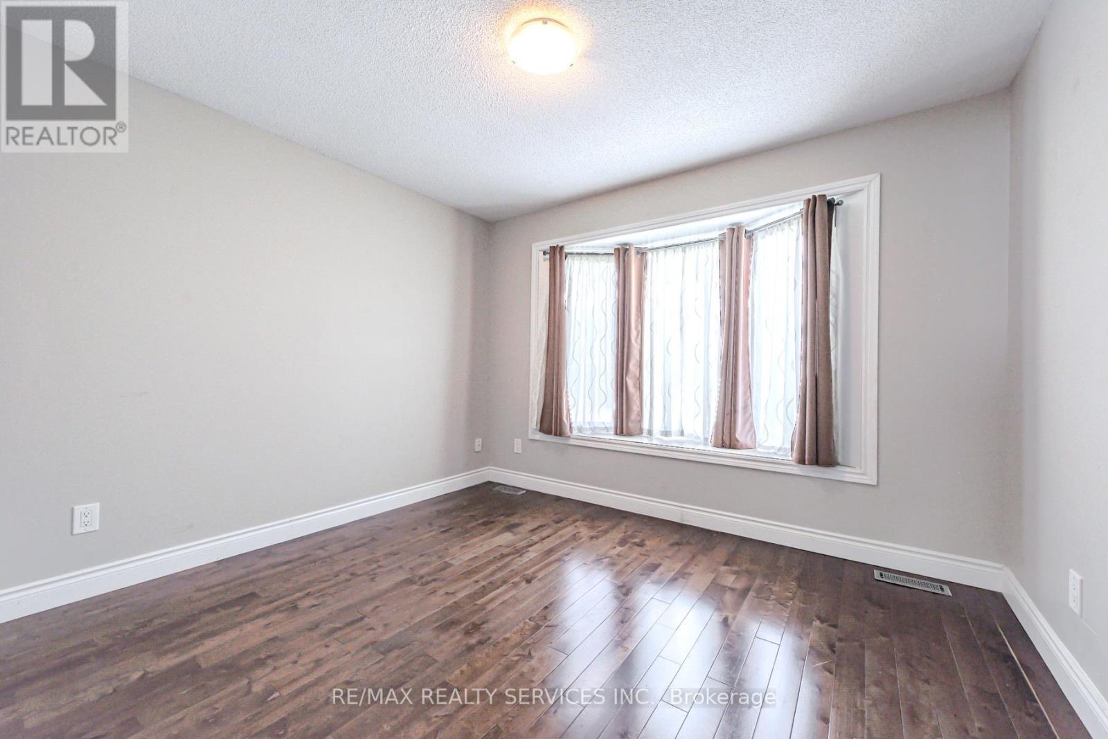 10 St Mark Place, Brampton (Northwood Park), Ontario  L6X 3W5 - Photo 38 - W12394663