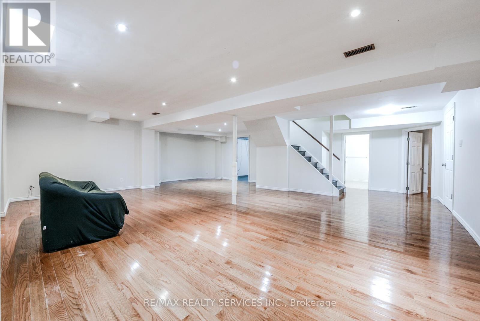 10 St Mark Place, Brampton (Northwood Park), Ontario  L6X 3W5 - Photo 41 - W12394663