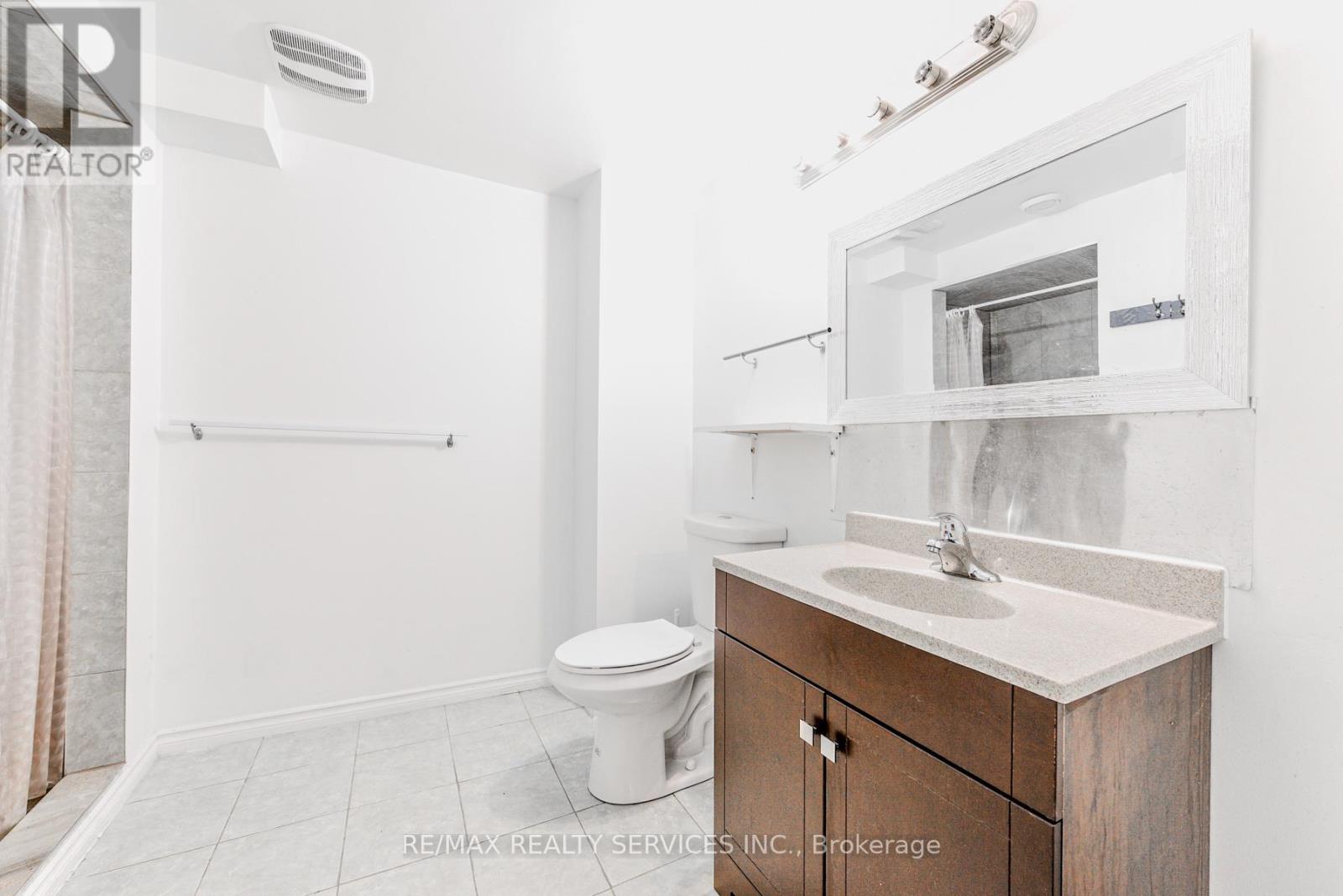 10 St Mark Place, Brampton (Northwood Park), Ontario  L6X 3W5 - Photo 44 - W12394663
