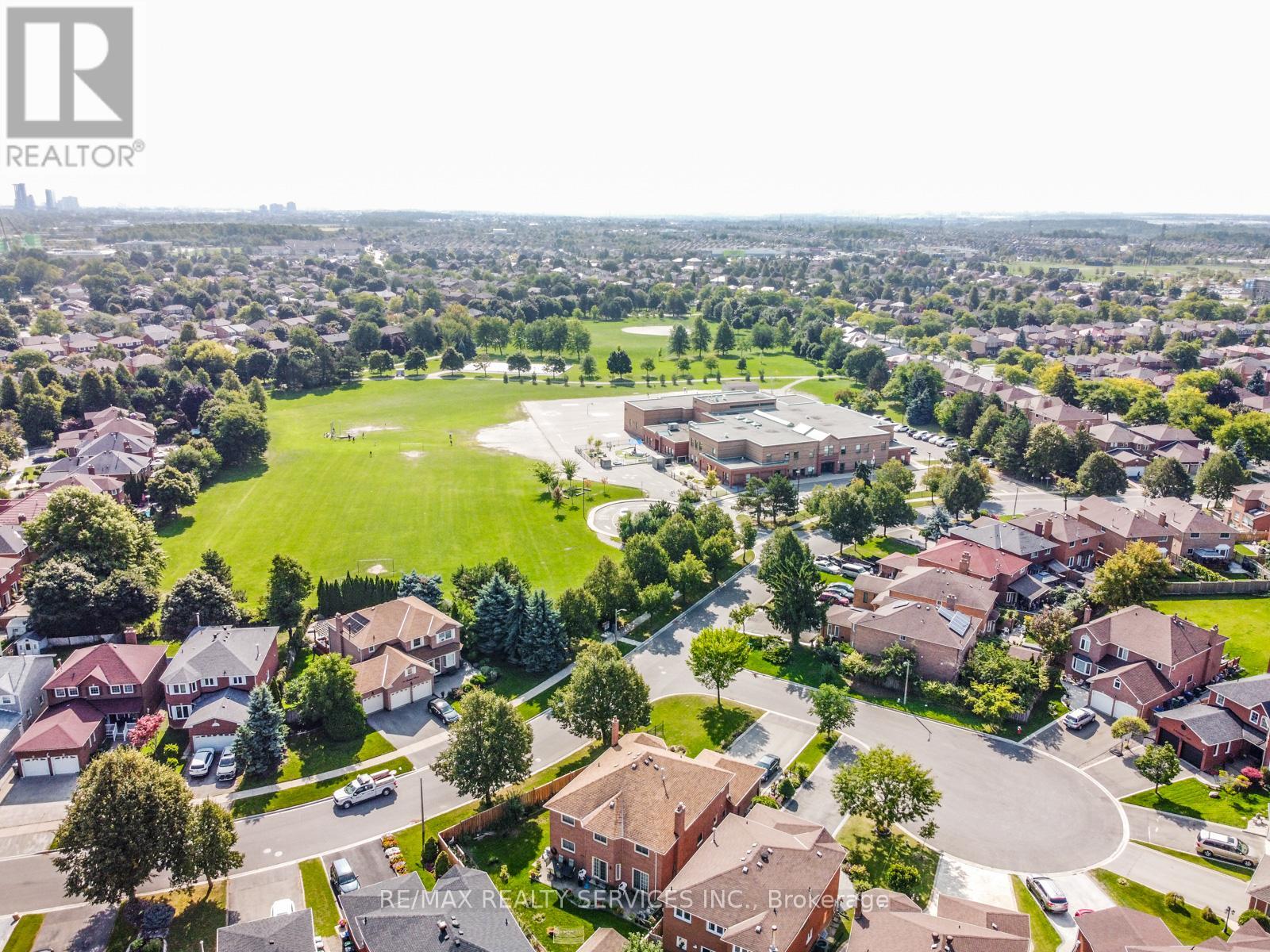 10 St Mark Place, Brampton (Northwood Park), Ontario  L6X 3W5 - Photo 48 - W12394663