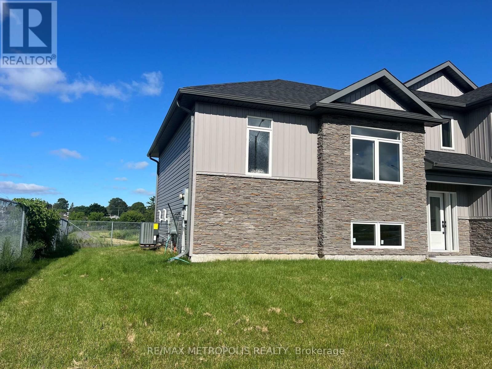 6 Summit Crescent, Belleville, Ontario  K8N 0A2 - Photo 19 - X12394643