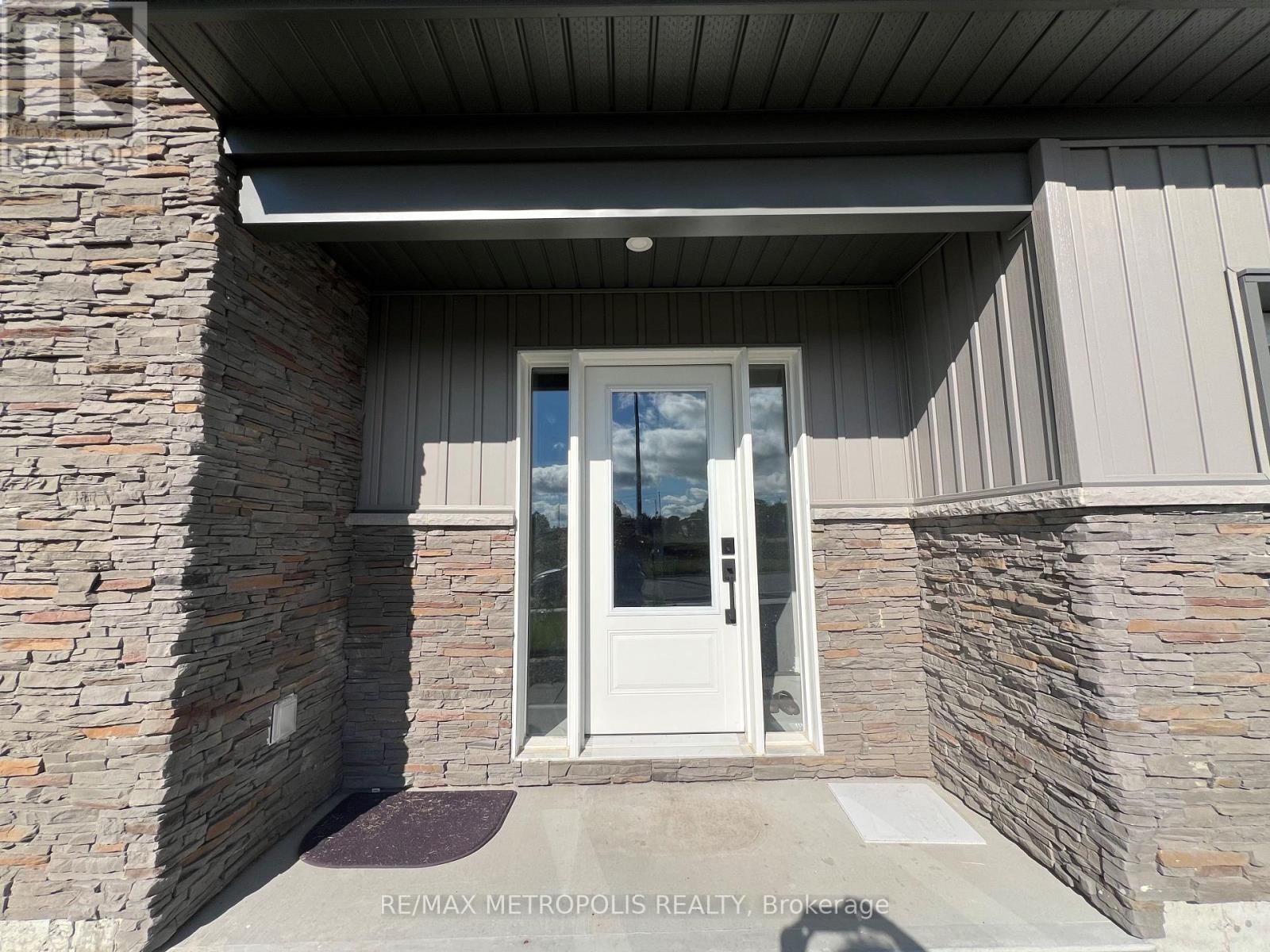 6 Summit Crescent, Belleville, Ontario  K8N 0A2 - Photo 2 - X12394643