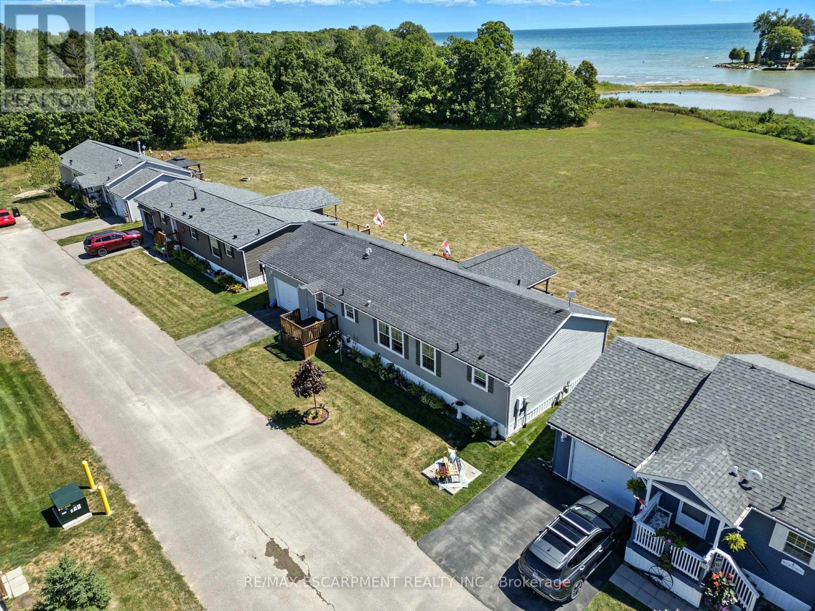55 Riverbend Crescent, Haldimand, Ontario  N0A 1L0 - Photo 3 - X12360301