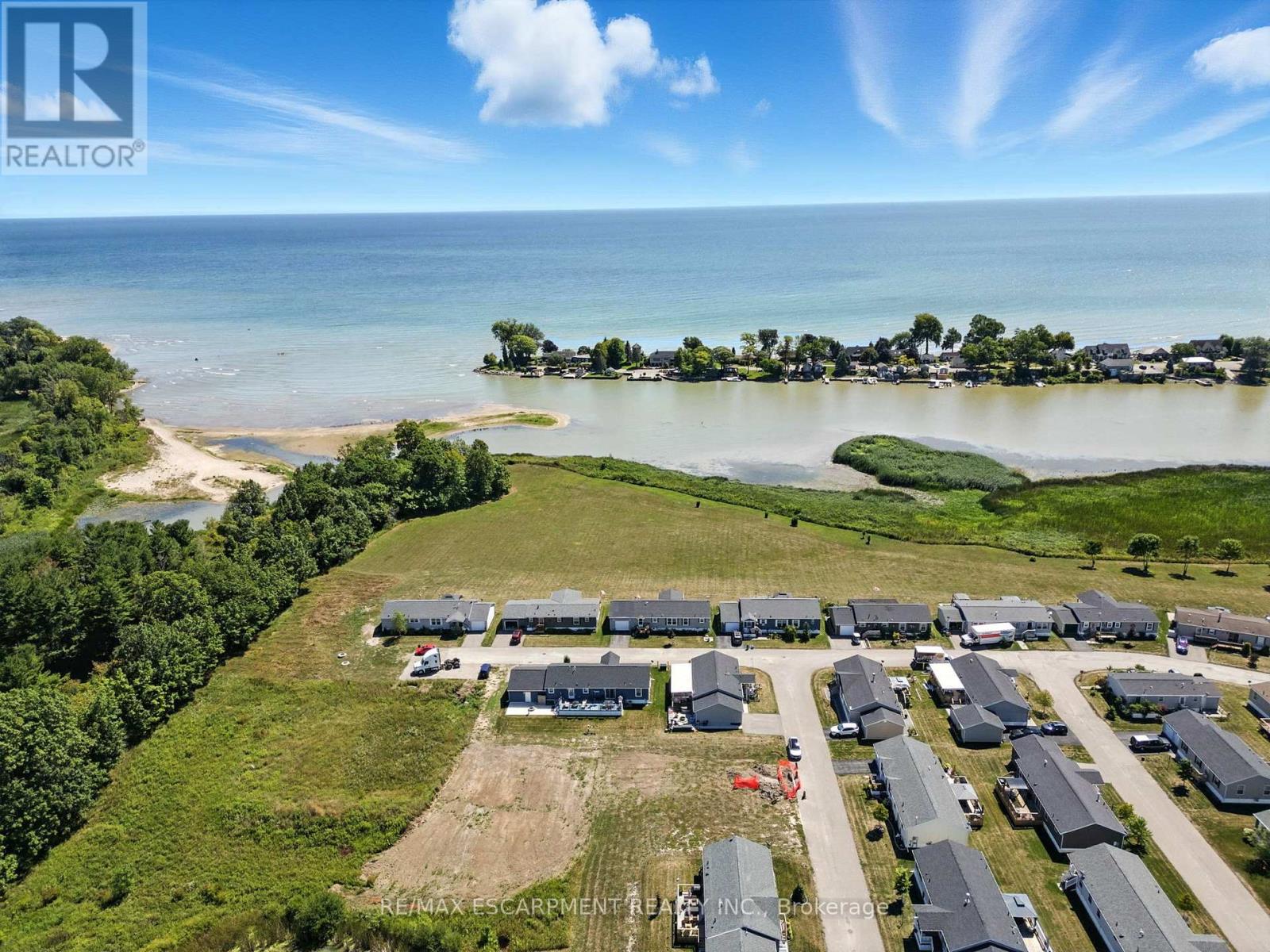 55 Riverbend Crescent, Haldimand, Ontario  N0A 1L0 - Photo 7 - X12360301