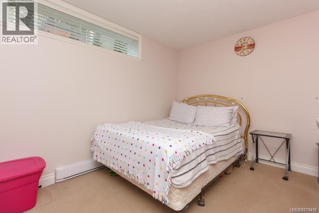 5173 Lochside Dr, Saanich, British Columbia  V8Y 2G4 - Photo 31 - 1013458