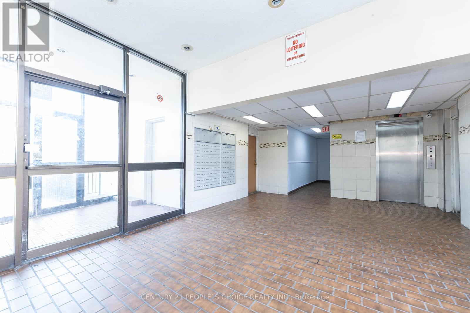 111 - 10 Eddystone Avenue, Toronto, Ontario  M3N 2T2 - Photo 5 - W12392415