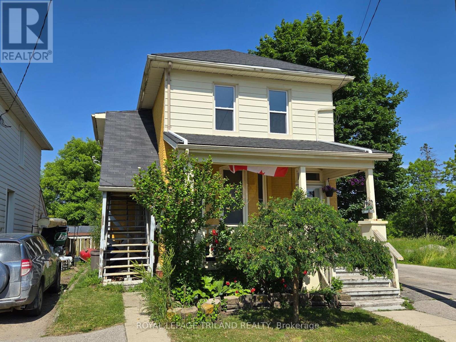 Upper Unit - 104 Flora Street, St. Thomas, Ontario  N5P 2X6 - Photo 1 - X12394867