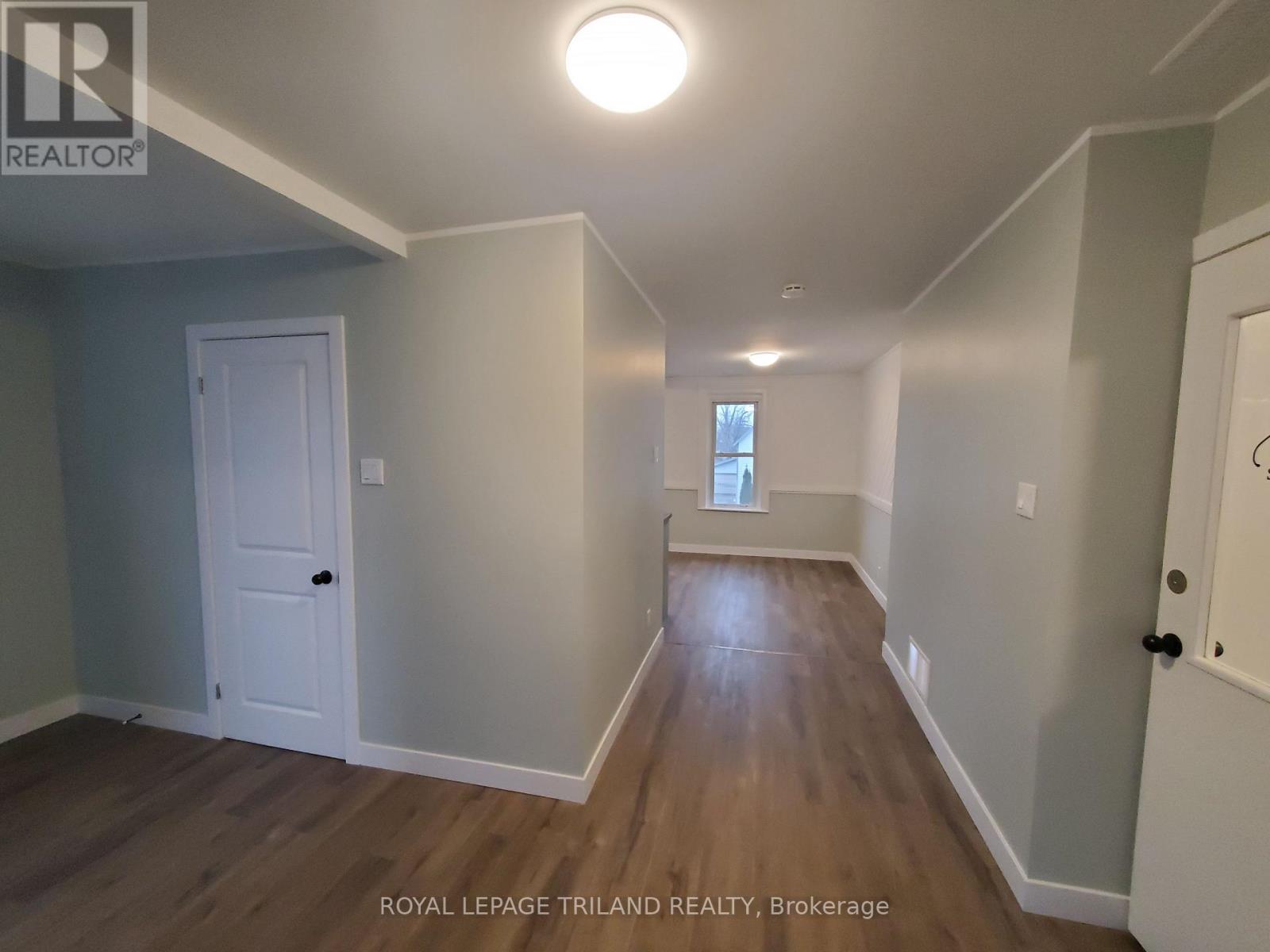 Upper Unit - 104 Flora Street, St. Thomas, Ontario  N5P 2X6 - Photo 11 - X12394867