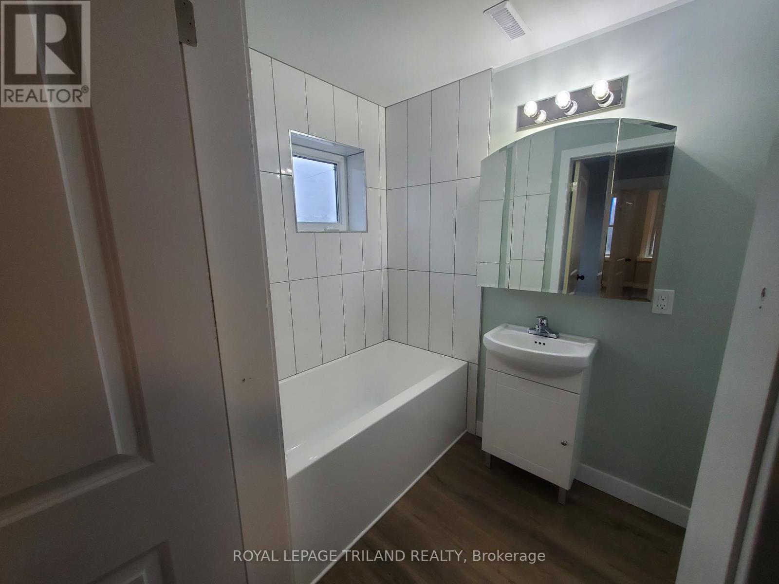 Upper Unit - 104 Flora Street, St. Thomas, Ontario  N5P 2X6 - Photo 12 - X12394867