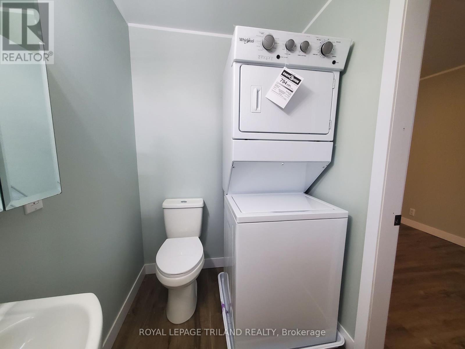 Upper Unit - 104 Flora Street, St. Thomas, Ontario  N5P 2X6 - Photo 13 - X12394867