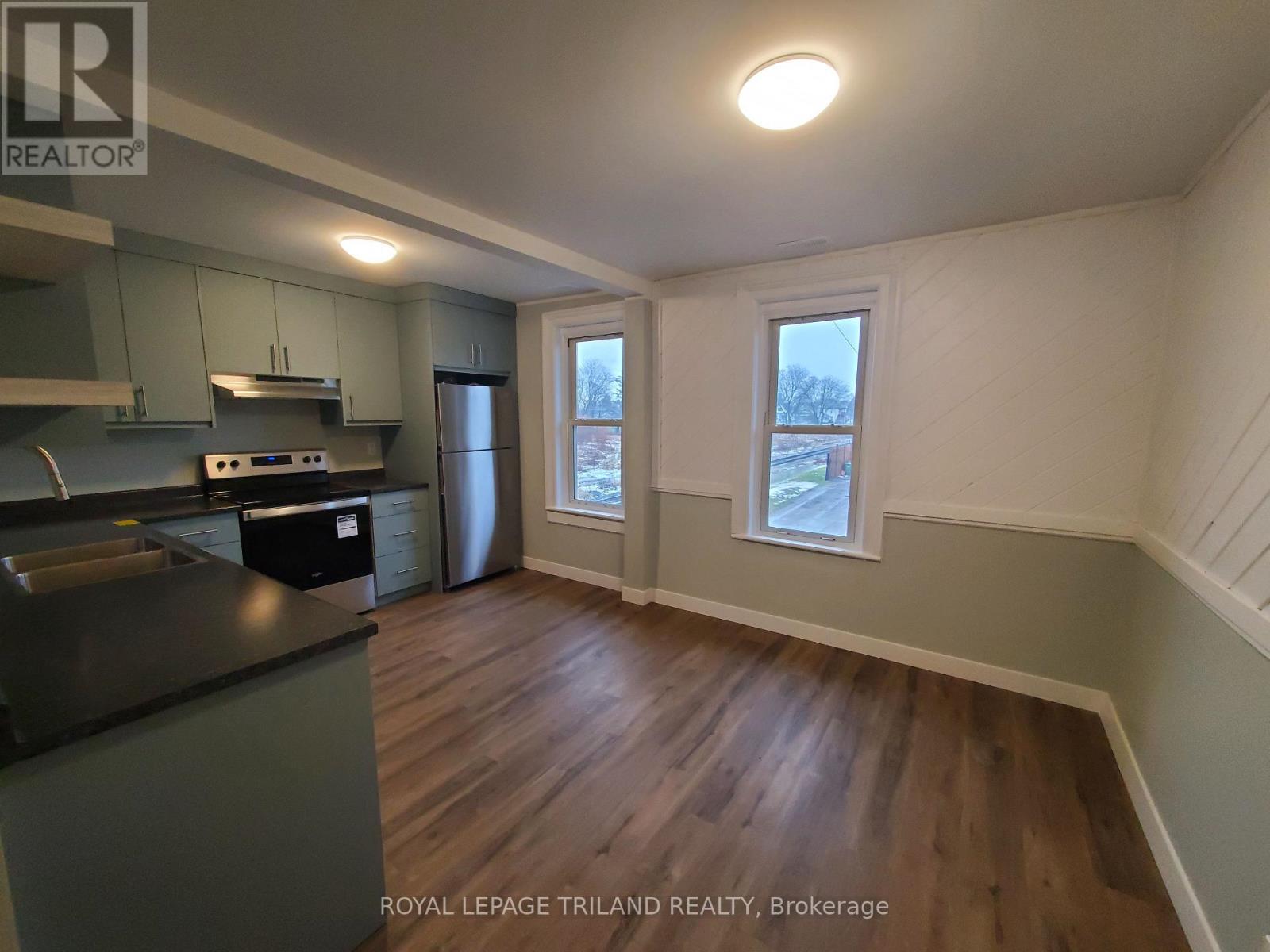 Upper Unit - 104 Flora Street, St. Thomas, Ontario  N5P 2X6 - Photo 15 - X12394867