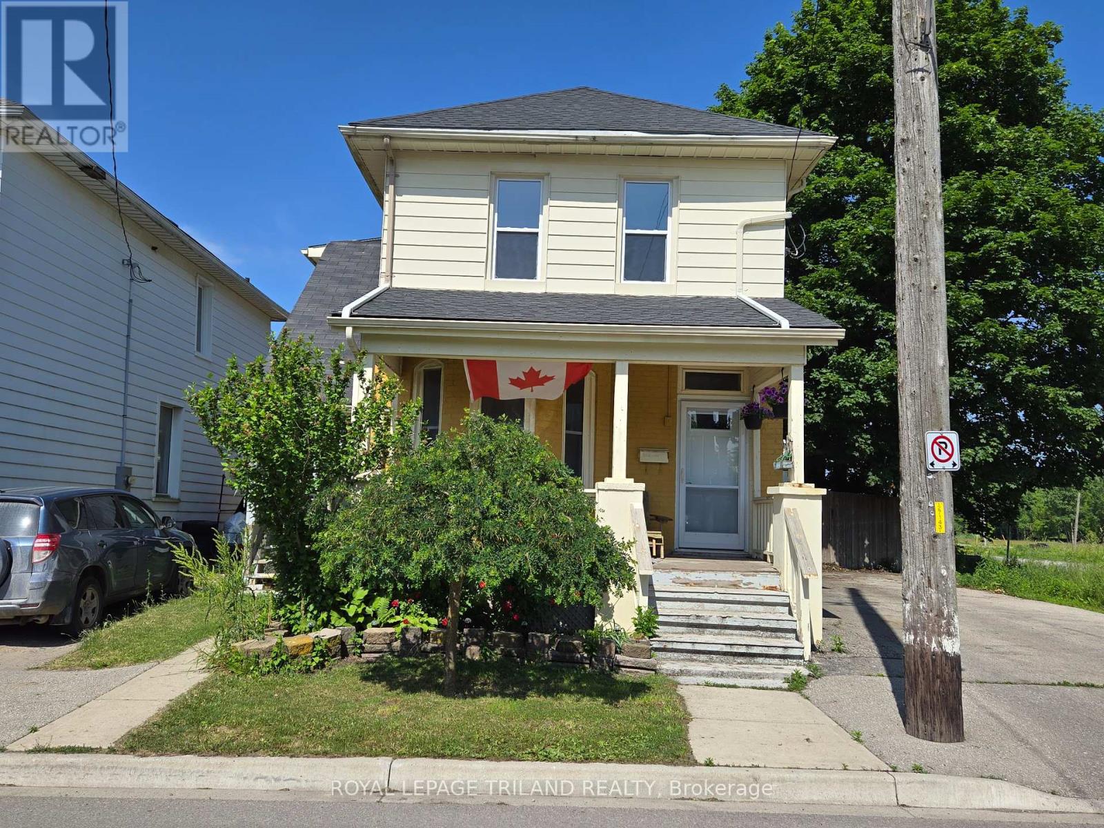 Upper Unit - 104 Flora Street, St. Thomas, Ontario  N5P 2X6 - Photo 2 - X12394867