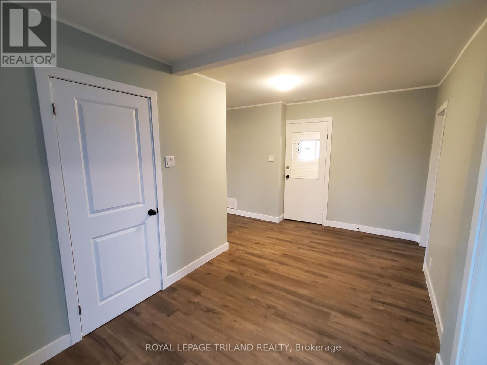 Upper Unit - 104 Flora Street, St. Thomas, Ontario  N5P 2X6 - Photo 5 - X12394867