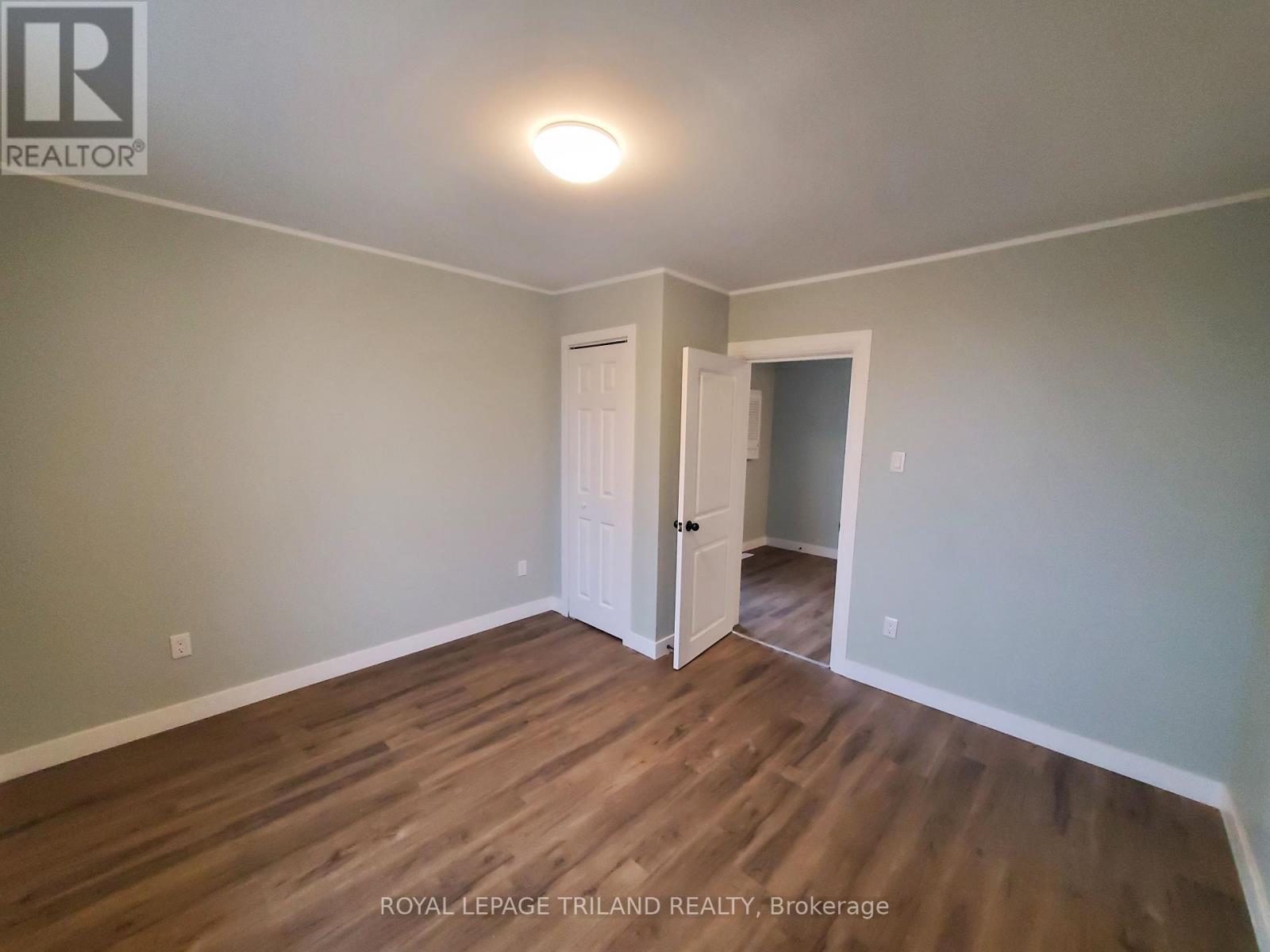 Upper Unit - 104 Flora Street, St. Thomas, Ontario  N5P 2X6 - Photo 8 - X12394867
