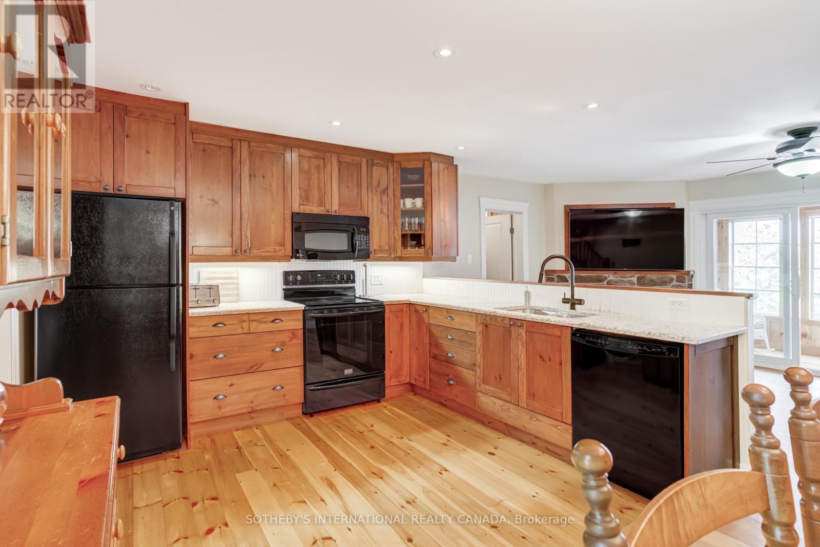 94 Wilkinson Drive, Kawartha Lakes, Ontario  K0M 1K0 - Photo 11 - X12381518