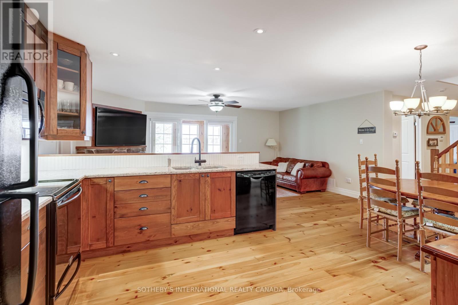94 Wilkinson Drive, Kawartha Lakes, Ontario  K0M 1K0 - Photo 12 - X12381518