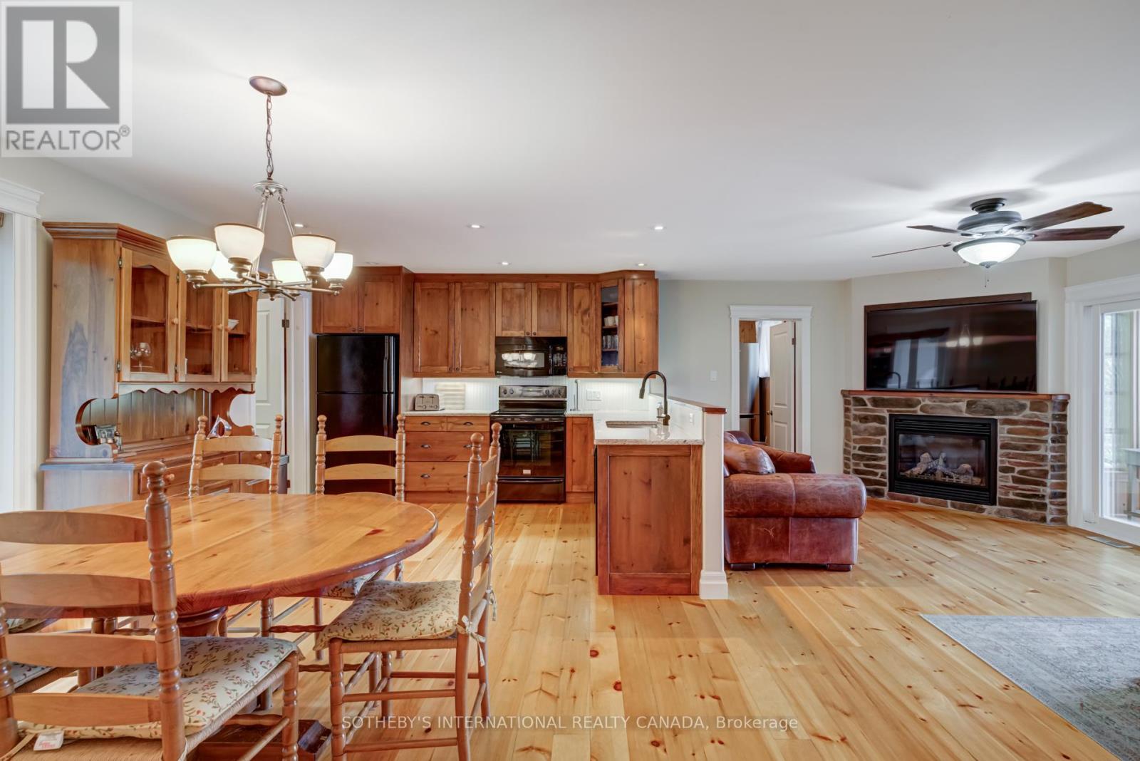 94 Wilkinson Drive, Kawartha Lakes, Ontario  K0M 1K0 - Photo 10 - X12381518