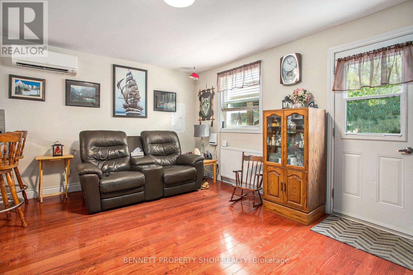 53 Laval Street, Ottawa, Ontario  K1L 7Z7 - Photo 5 - X12394799