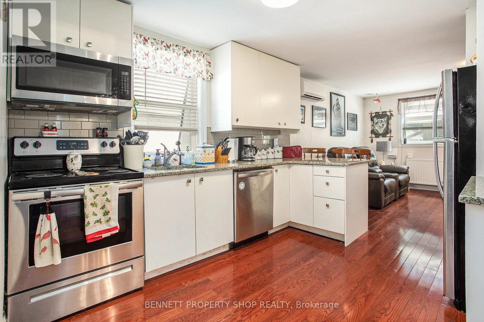 53 Laval Street, Ottawa, Ontario  K1L 7Z7 - Photo 7 - X12394799