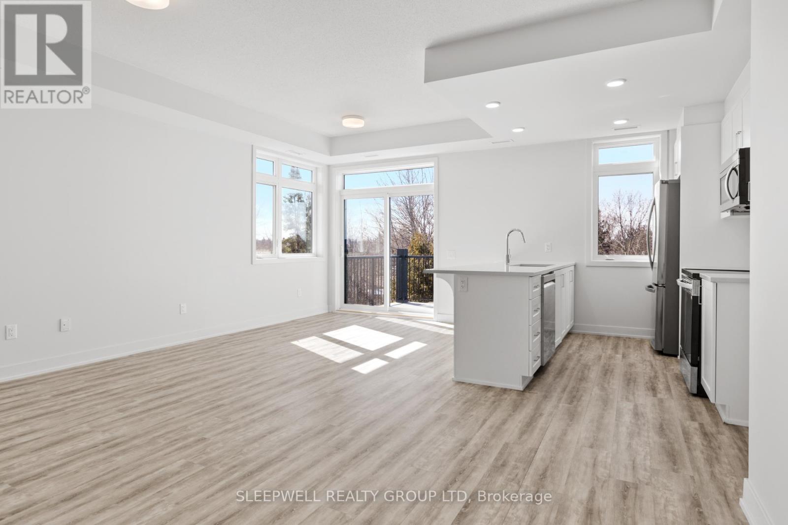 204 - 3 Bedale Drive, Ottawa, Ontario  K2H 5A8 - Photo 4 - X12394818