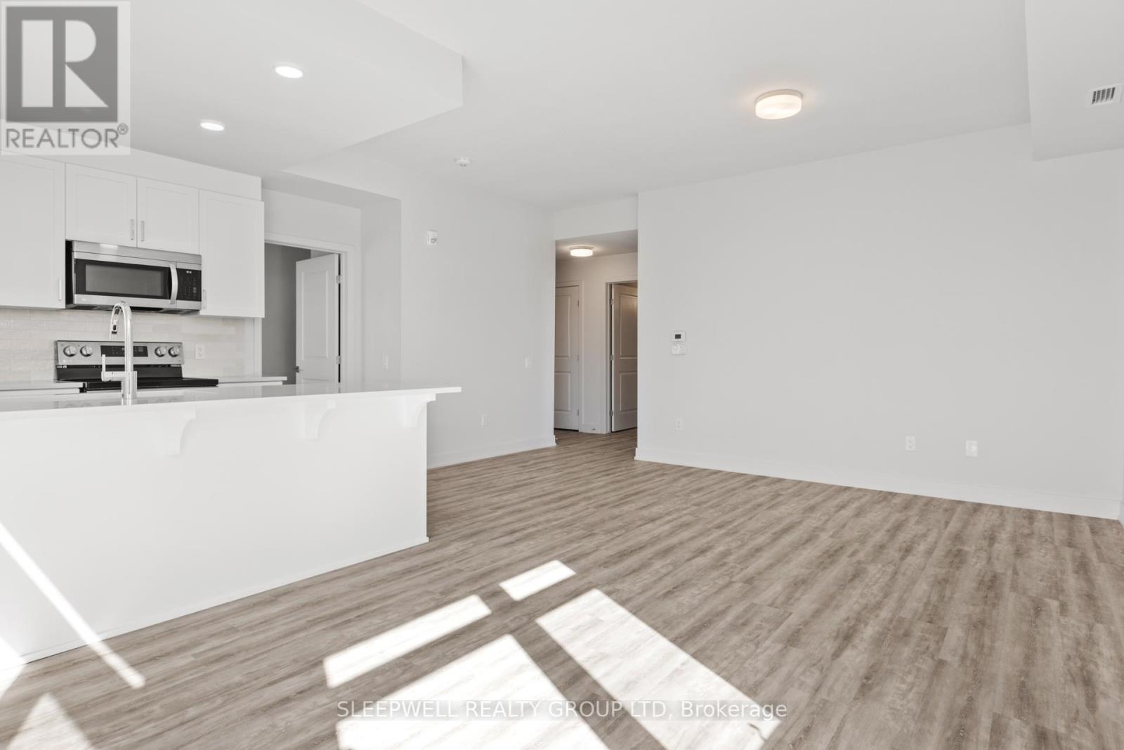 204 - 3 Bedale Drive, Ottawa, Ontario  K2H 5A8 - Photo 7 - X12394818