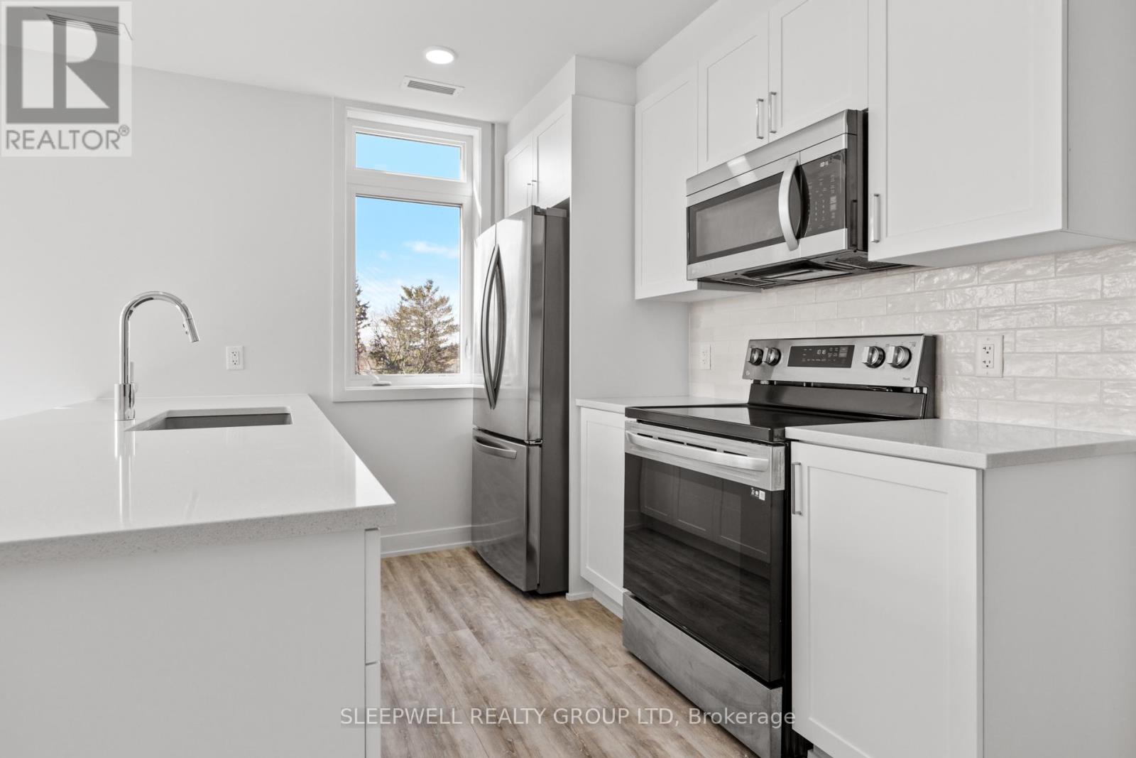 204 - 3 Bedale Drive, Ottawa, Ontario  K2H 5A8 - Photo 9 - X12394818