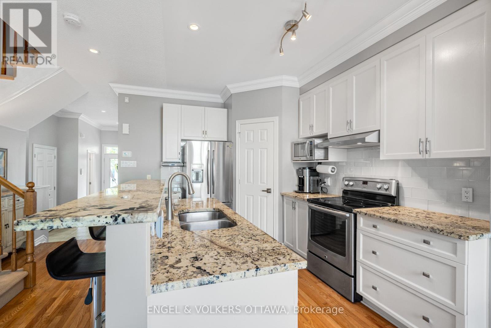 102 Shepody Circle, Ottawa, Ontario  K1T 4H9 - Photo 10 - X12394822