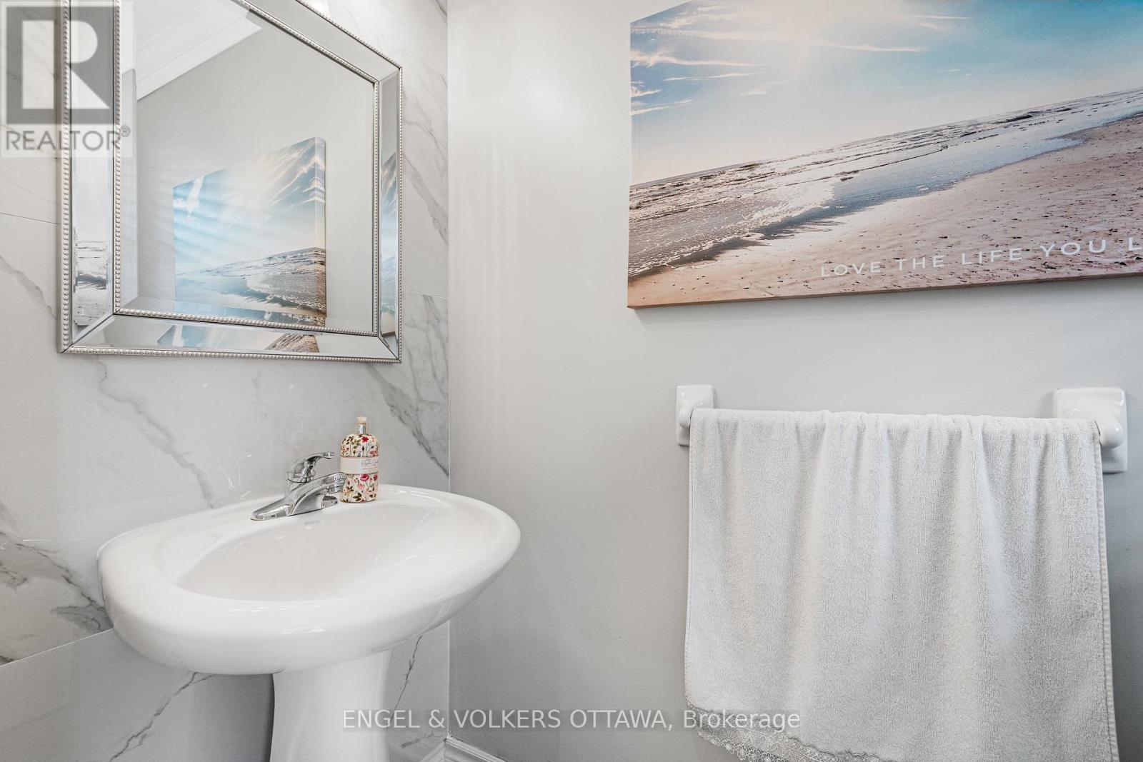 102 Shepody Circle, Ottawa, Ontario  K1T 4H9 - Photo 24 - X12394822