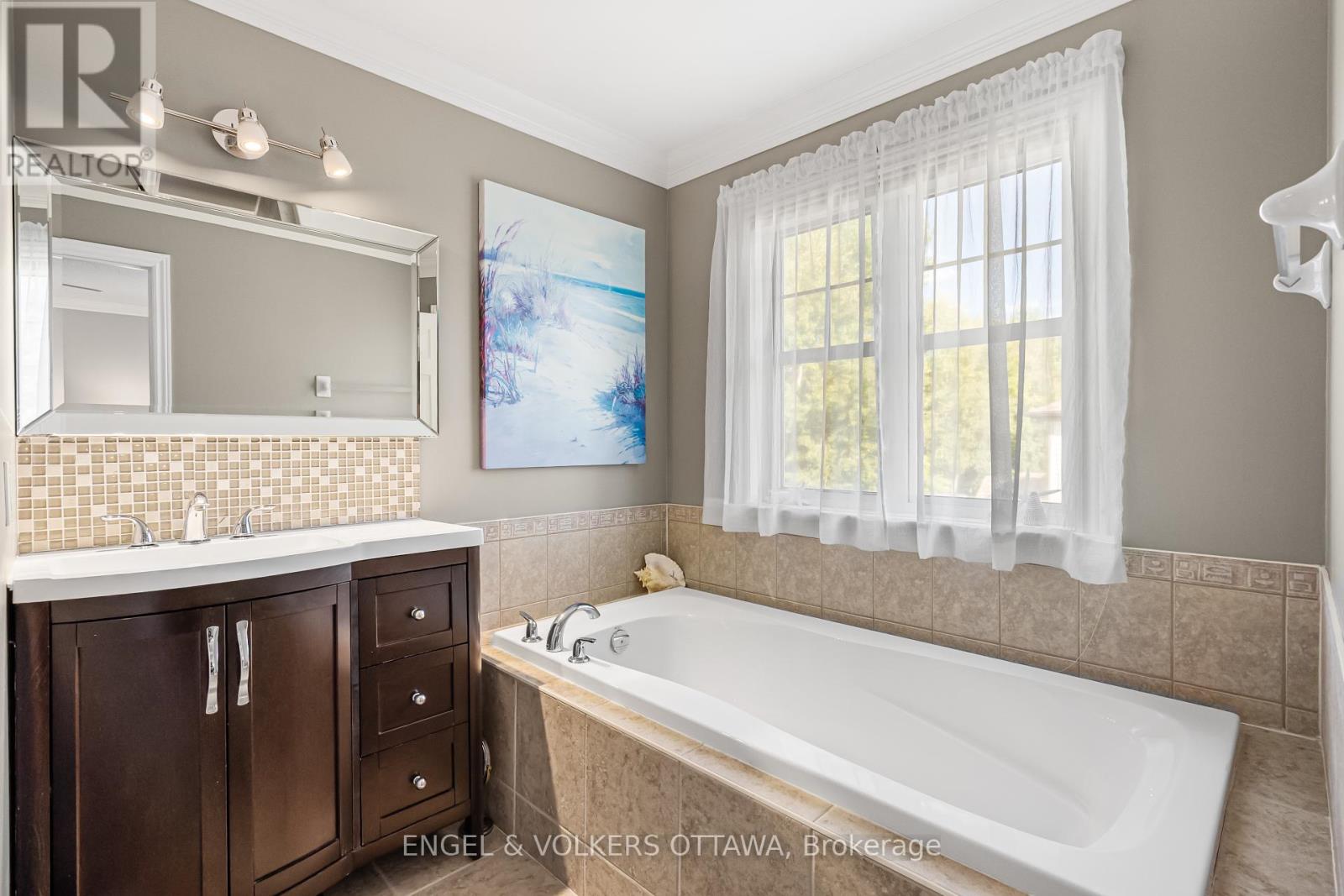 102 Shepody Circle, Ottawa, Ontario  K1T 4H9 - Photo 30 - X12394822