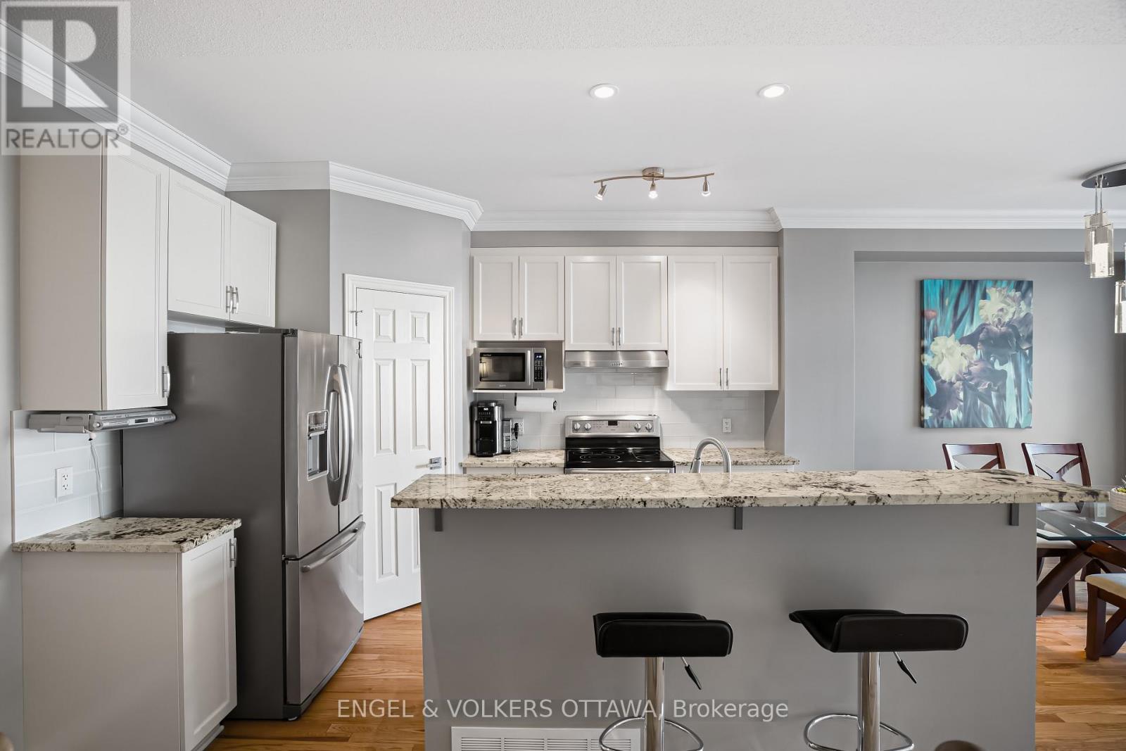102 Shepody Circle, Ottawa, Ontario  K1T 4H9 - Photo 9 - X12394822