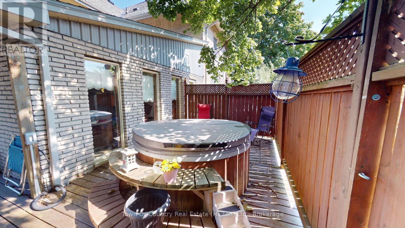 540 10th Avenue, Hanover, Ontario  N4N 2P4 - Photo 10 - X12394853