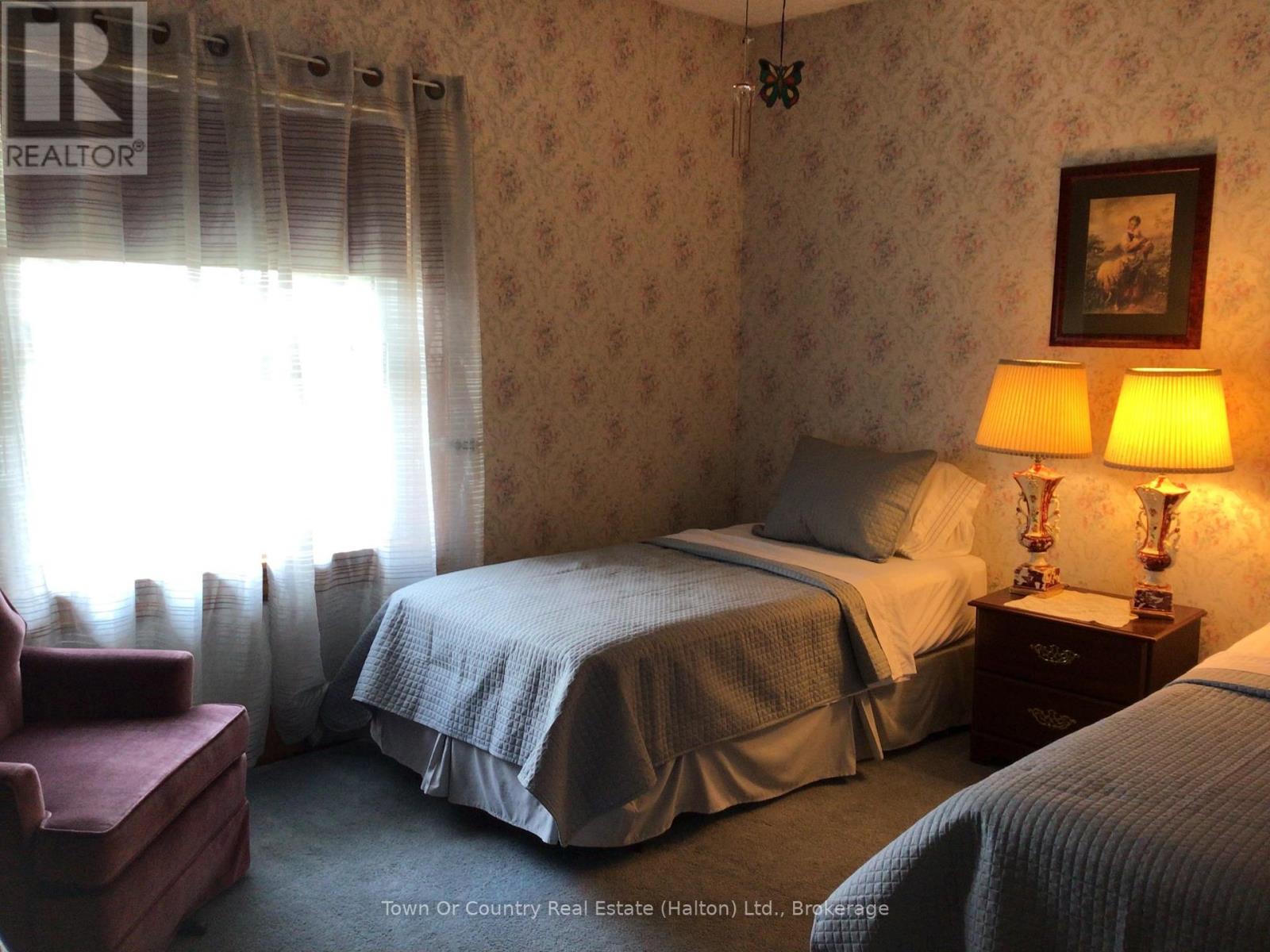 540 10th Avenue, Hanover, Ontario  N4N 2P4 - Photo 46 - X12394853