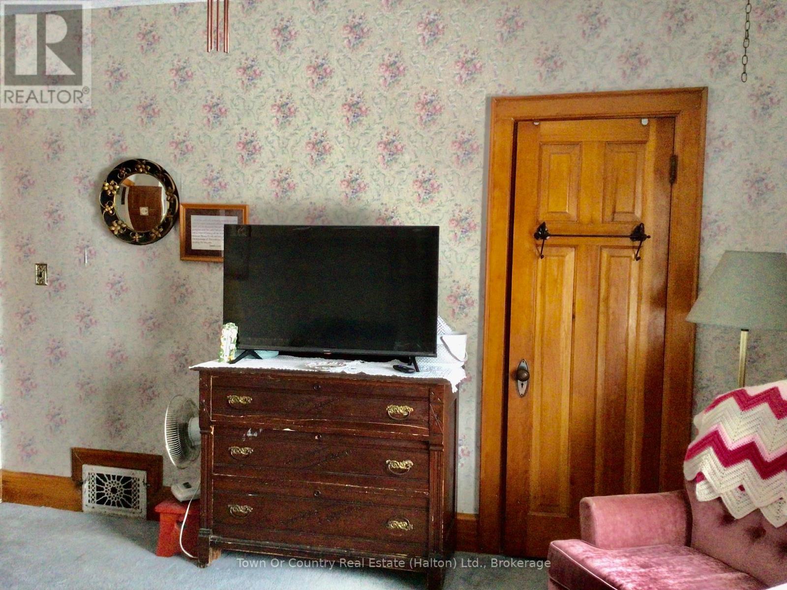 540 10th Avenue, Hanover, Ontario  N4N 2P4 - Photo 47 - X12394853