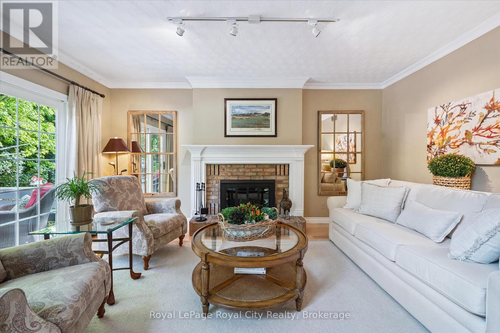 Property at 15 SUGARBUSH PLACE image 5