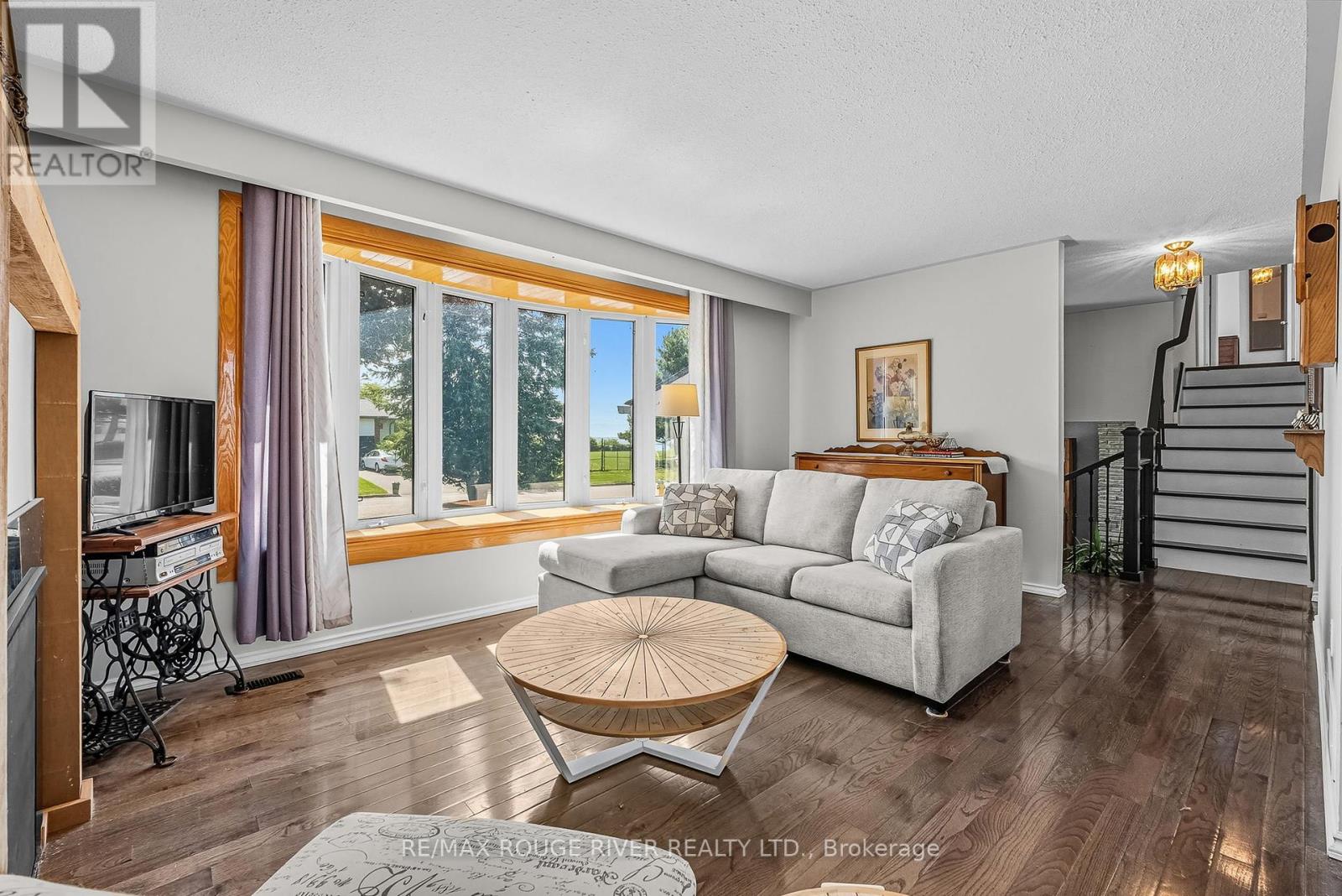 326 Lakeshore Drive, Cobourg, Ontario  K9A 1R7 - Photo 5 - X12394808