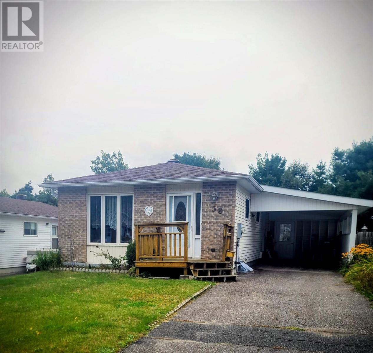 158 Taylor Blvd, Elliot Lake, Ontario  P5A 3L1 - Photo 1 - SM252566