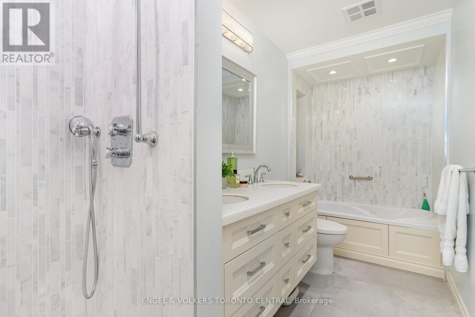 2107 - 300 Bloor Street E, Toronto (Rosedale-Moore Park), Ontario  M4W 3Y2 - Photo 14 - C12394747