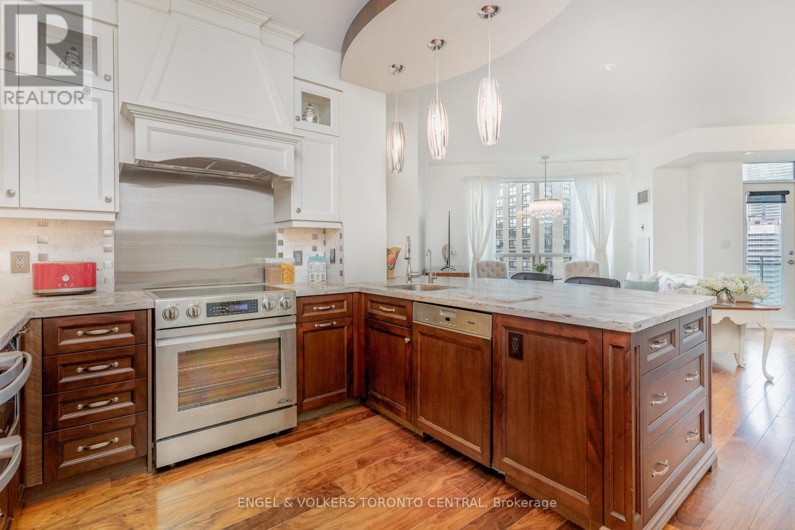 2107 - 300 Bloor Street E, Toronto (Rosedale-Moore Park), Ontario  M4W 3Y2 - Photo 6 - C12394747