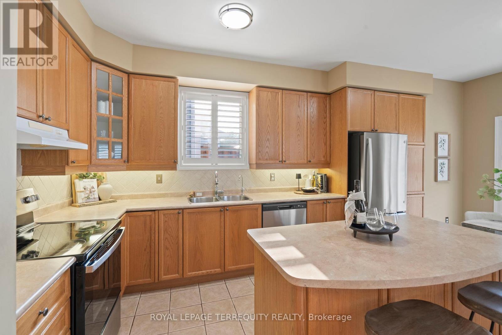 12 Kenilworth Crescent, Whitby, Ontario  L1M 2M7 - Photo 10 - E12394771