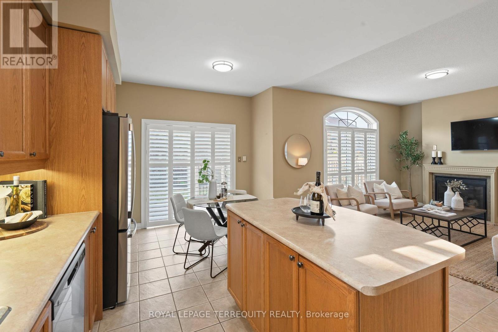 12 Kenilworth Crescent, Whitby, Ontario  L1M 2M7 - Photo 11 - E12394771