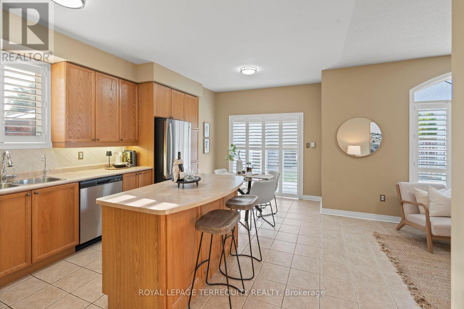 12 Kenilworth Crescent, Whitby, Ontario  L1M 2M7 - Photo 8 - E12394771