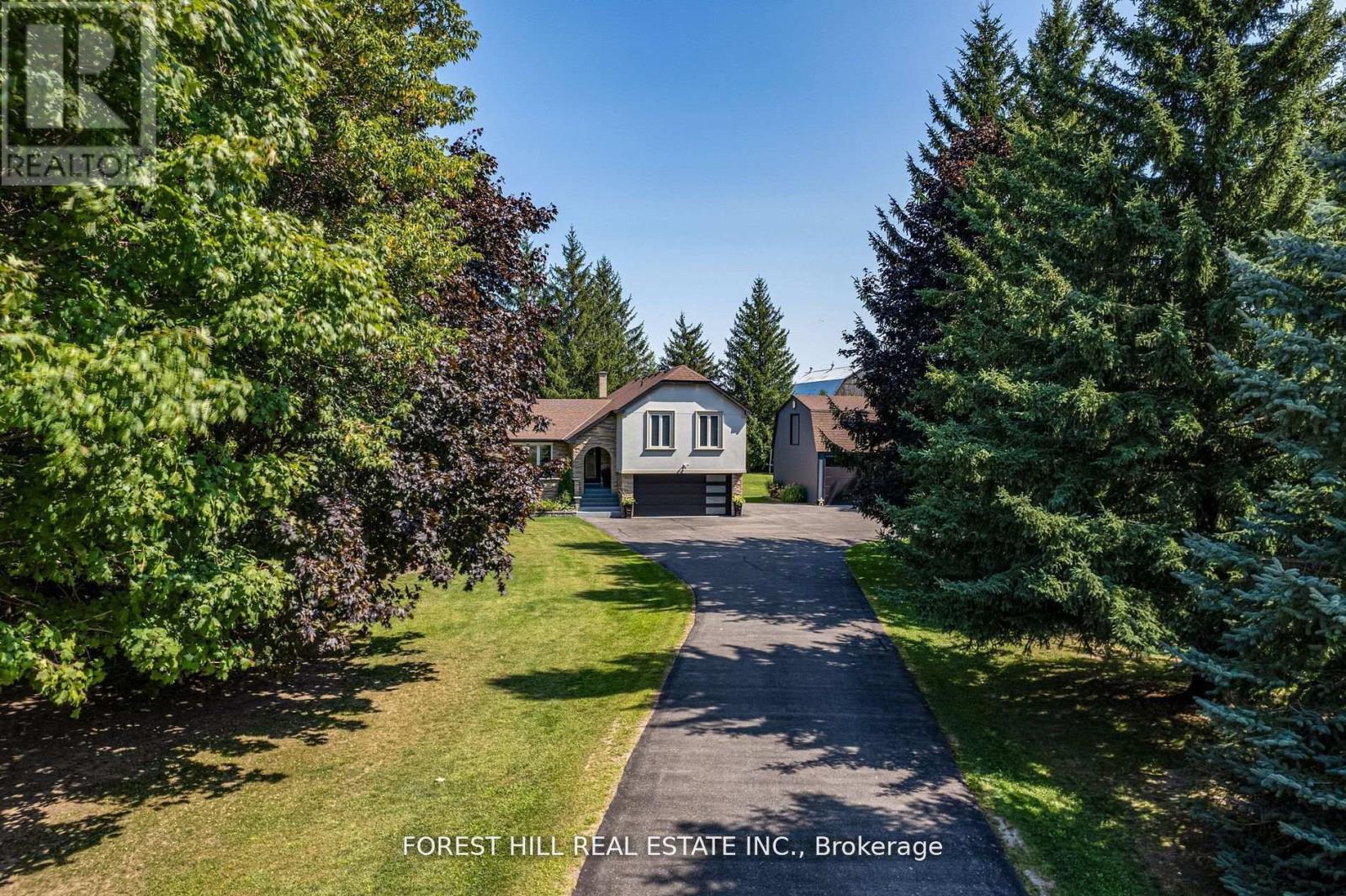 5837 Yonge Street, Innisfil, Ontario  L0L 1K0 - Photo 1 - N12394730