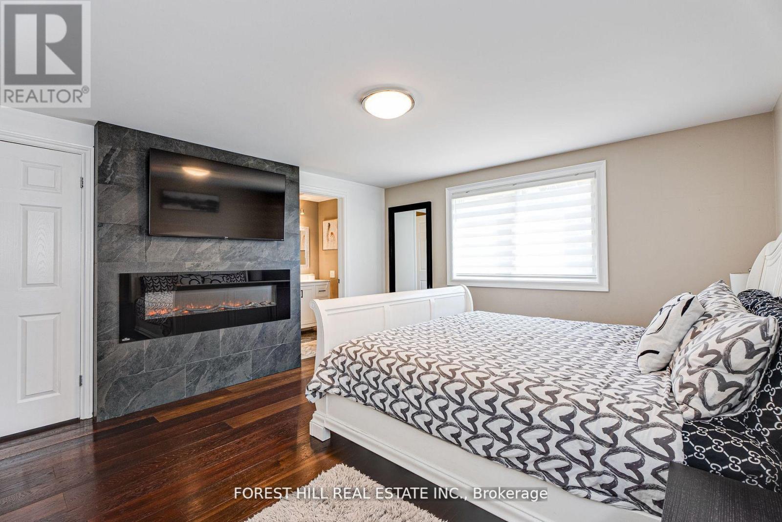 5837 Yonge Street, Innisfil, Ontario  L0L 1K0 - Photo 13 - N12394730