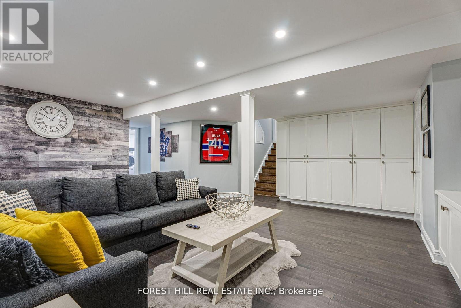5837 Yonge Street, Innisfil, Ontario  L0L 1K0 - Photo 16 - N12394730