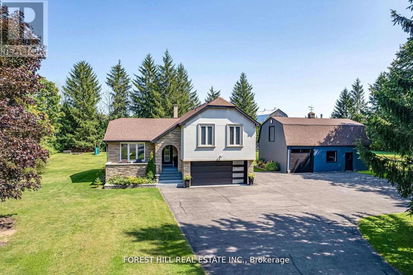 5837 Yonge Street, Innisfil, Ontario  L0L 1K0 - Photo 2 - N12394730