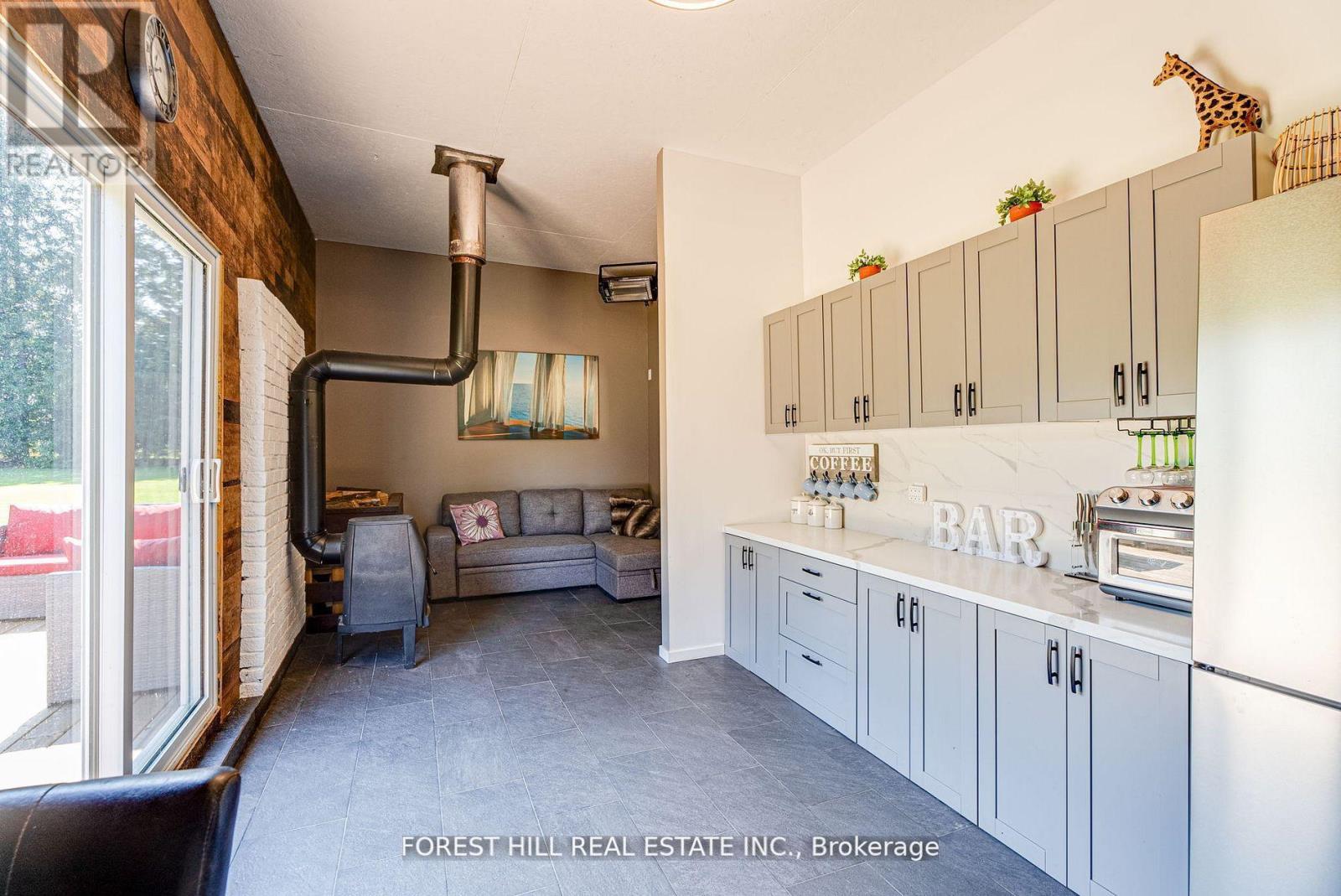 5837 Yonge Street, Innisfil, Ontario  L0L 1K0 - Photo 20 - N12394730