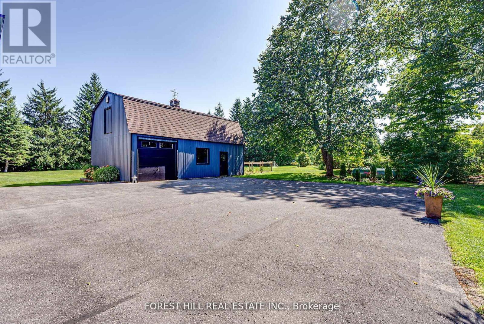 5837 Yonge Street, Innisfil, Ontario  L0L 1K0 - Photo 25 - N12394730