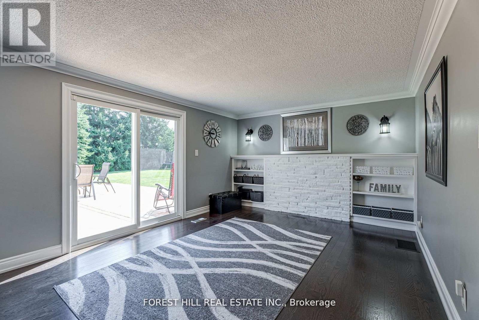 5837 Yonge Street, Innisfil, Ontario  L0L 1K0 - Photo 7 - N12394730